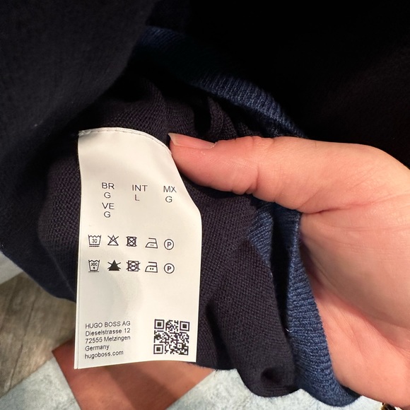 Like New Hugo Boss Men Navy Blue & White/Blue Slim Fit Sexy Muscle Hug Sweater - Picture 12 of 12